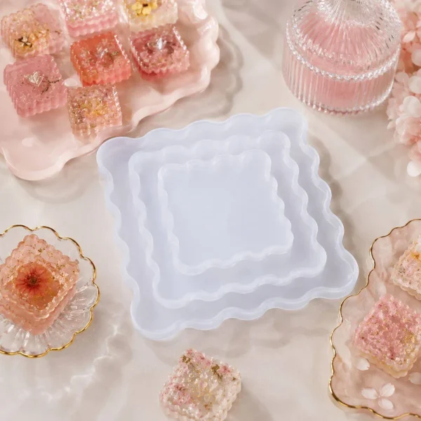 Square scalloped silicone mold for pastries